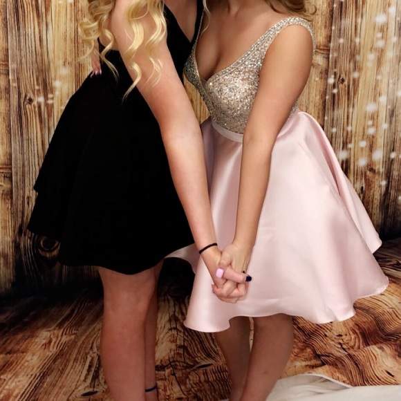 Short formal dress - Picture 2 of 3